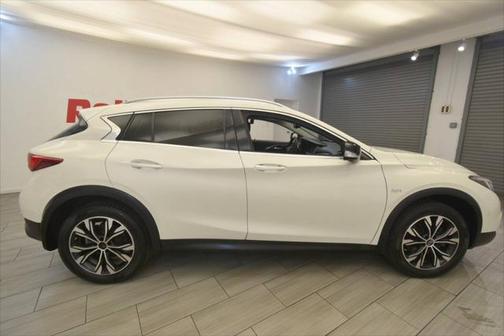 2019 INFINITI QX30 LUXE