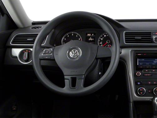 2013 Volkswagen Passat 2.0 TDI SE w/ Sunroof