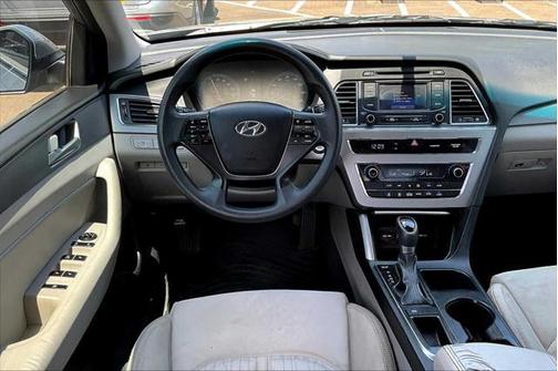 2016 Hyundai SONATA Hybrid SE