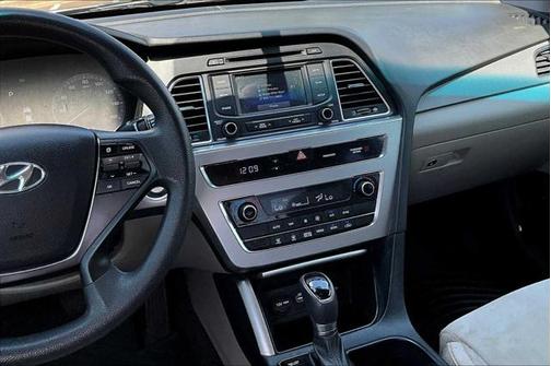 2016 Hyundai SONATA Hybrid SE