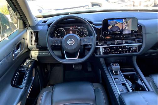 2023 Nissan Pathfinder SL FWD