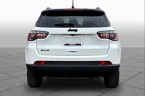 Bright White Clearcoat 2023 Jeep Compass Latitude