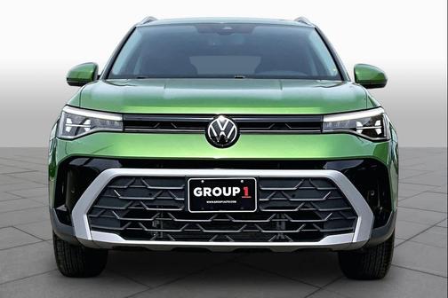 Bright Moss Green Metallic 2025 Volkswagen Taos 1.5T SE