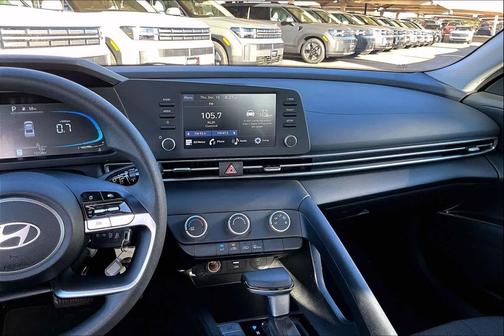 2025 Hyundai ELANTRA SE