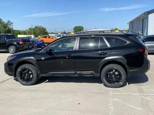 Crystal Black Silica 2025 Subaru Outback Wilderness