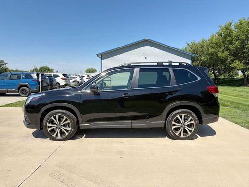 Crystal Black Silica 2023 Subaru Forester Limited