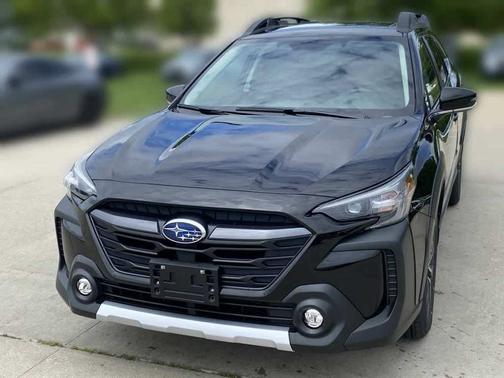Crystal Black Silica 2025 Subaru Outback Limited