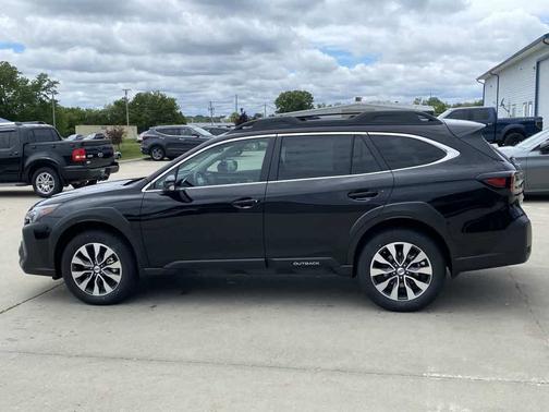 Crystal Black Silica 2025 Subaru Outback Limited
