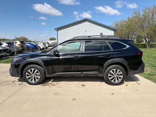 Crystal Black Silica 2025 Subaru Outback Premium
