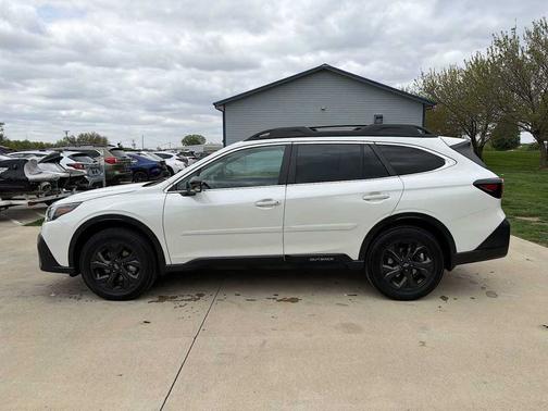 Crystal White Pearl 2022 Subaru Outback Onyx Edition XT
