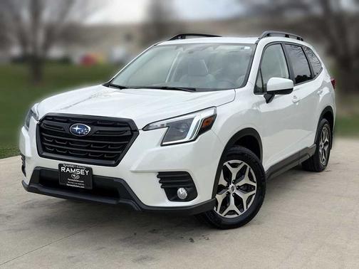 Crystal White Pearl 2022 Subaru Forester Premium