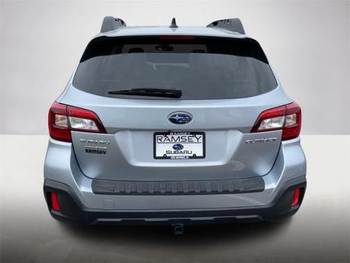 Photo 5 of 27 of 2019 Subaru Outback 2.5i Limited