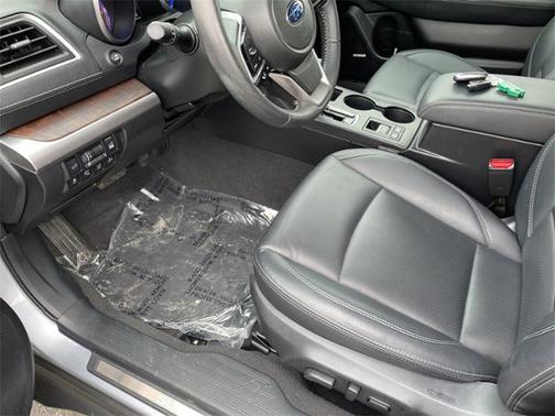 Photo 2 of 27 of 2019 Subaru Outback 2.5i Limited