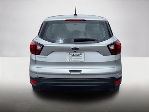 Photo 5 of 27 of 2019 Ford Escape S