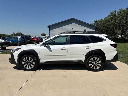 Crystal White Pearl 2024 Subaru Outback Limited XT