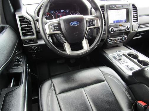 Magnetic 2021 Ford Expedition XLT
