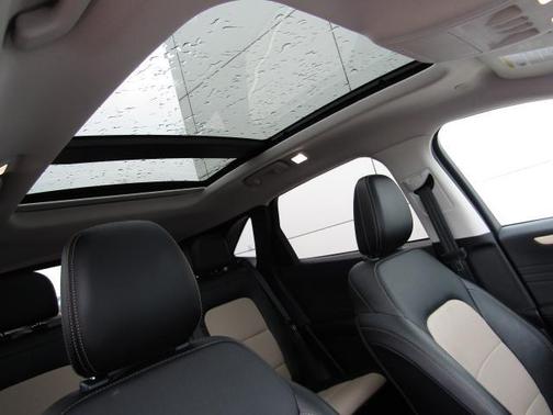 2022 Ford Escape Titanium Hybrid
