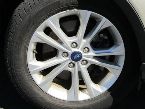 White Gold Metallic 2017 Ford Escape SE