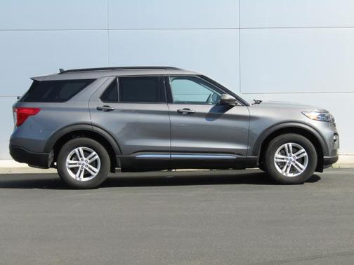Carbonized Gray 2024 Ford Explorer XLT