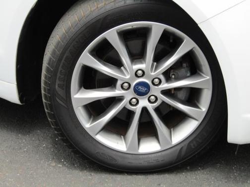 Oxford White 2017 Ford Fusion SE