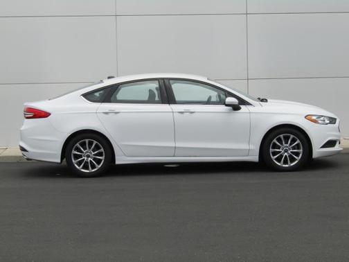Oxford White 2017 Ford Fusion SE