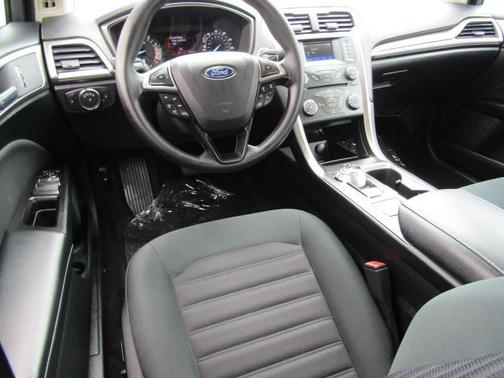 Oxford White 2017 Ford Fusion SE