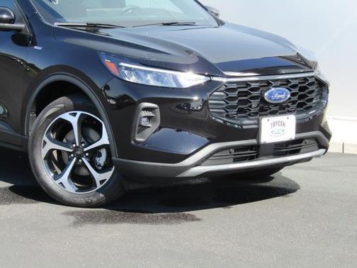 Agate Black Metallic 2025 Ford Escape ST-Line Select