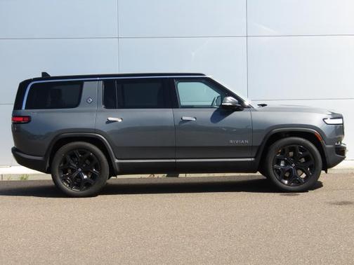 2024 Rivian R1S Adventure