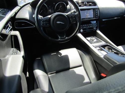 Narvik Black 2018 Jaguar F-PACE 25t Premium