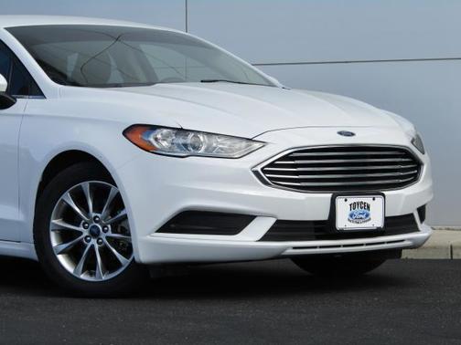 Oxford White 2017 Ford Fusion SE