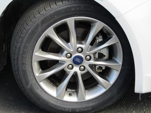 Oxford White 2017 Ford Fusion SE