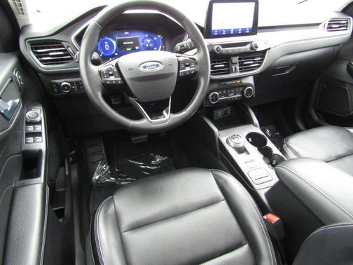 2022 Ford Escape Titanium Hybrid