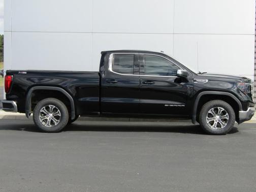 Onyx Black 2022 GMC Sierra 1500 SLE