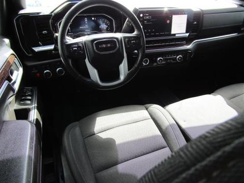 Onyx Black 2022 GMC Sierra 1500 SLE