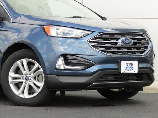 Blue Metallic 2019 Ford Edge SEL