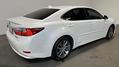 2016 Lexus ES 300h Base