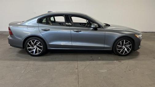 2019 Volvo S60 T6 Momentum