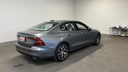 2019 Volvo S60 T6 Momentum