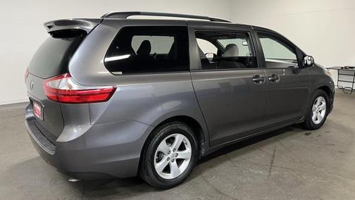 2017 Toyota Sienna LE