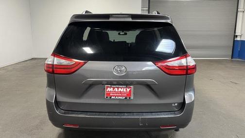 2017 Toyota Sienna LE