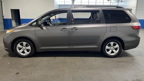 2017 Toyota Sienna LE