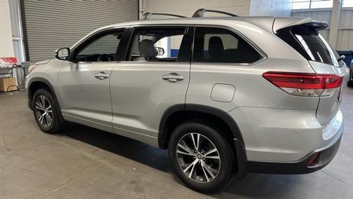 2017 Toyota Highlander LE