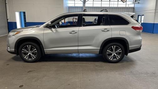 2017 Toyota Highlander LE
