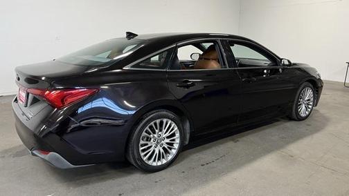 2019 Toyota Avalon Hybrid Limited
