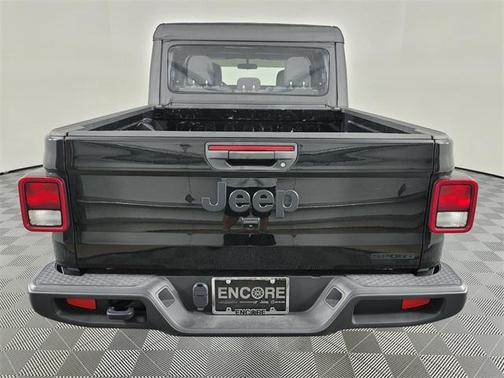 Photo 4 of 35 of 2021 Jeep Gladiator Sport