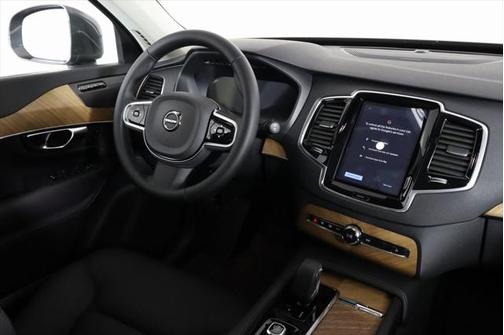 2025 Volvo XC90 B5 Plus