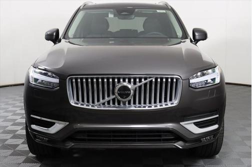 2025 Volvo XC90 B5 Plus