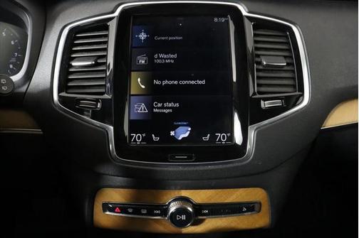 2021 Volvo XC90 T6 Momentum