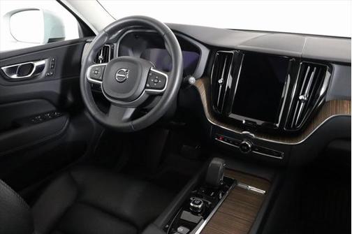 2022 Volvo XC60 Momentum