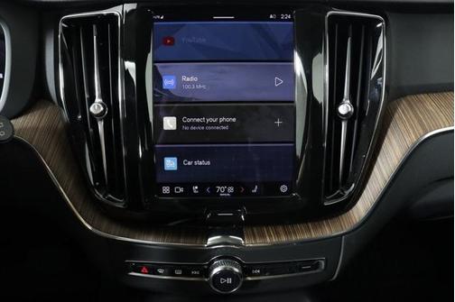 2022 Volvo XC60 Momentum